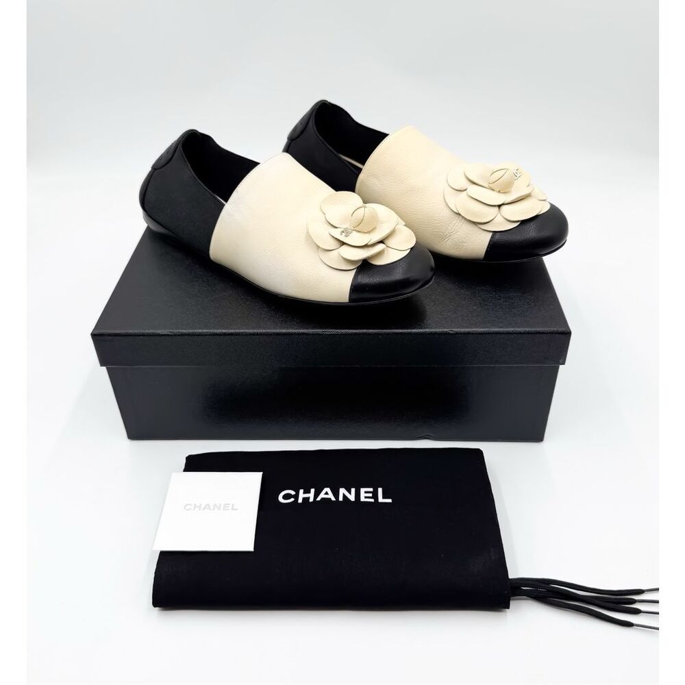 Chanel Camellia Cap Toe Flats Loafers Black Ivory Leather CC Logo Shoes